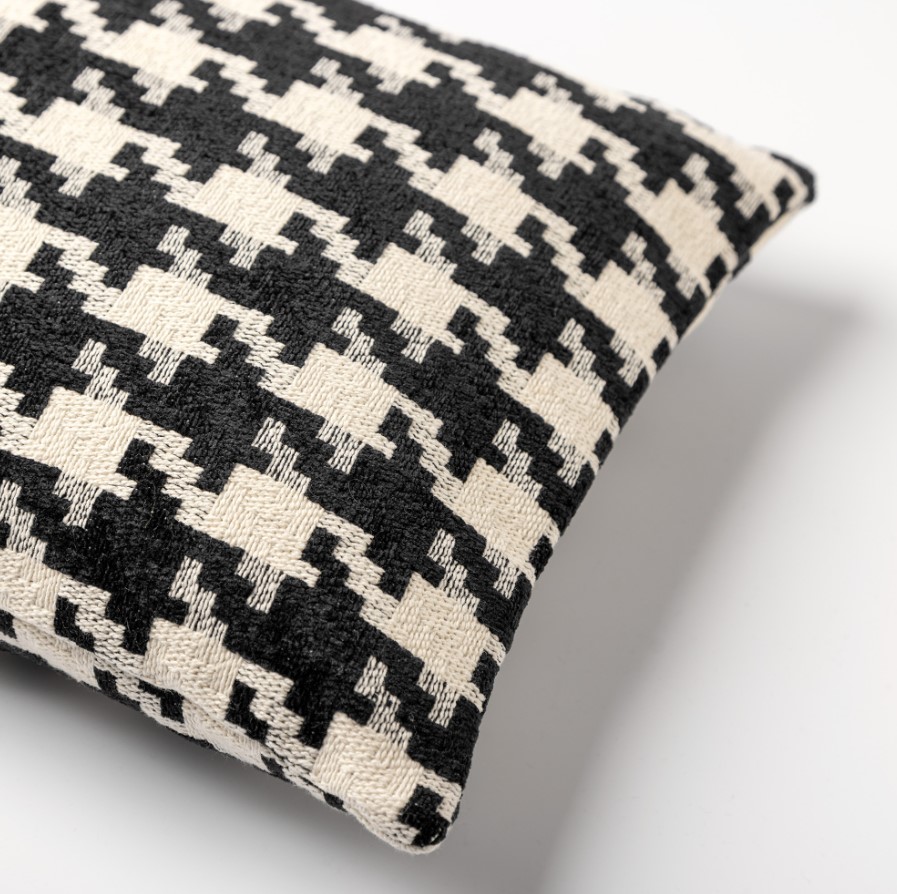 CHARLOTTE | Cushion | 40x60 cm Raven | Black | Hoii | With luxury inner cushion 
