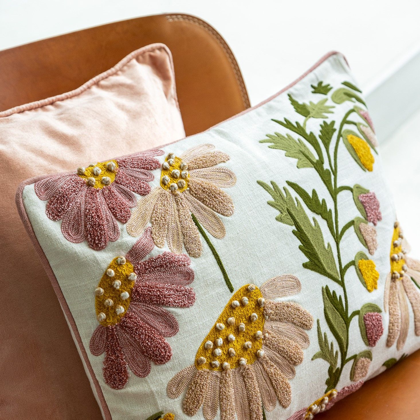 MARIE-CLAIRE | Cushion | 40x60 cm Muted Clay | Pink | Floral print | Hoii | With luxury inner cushion