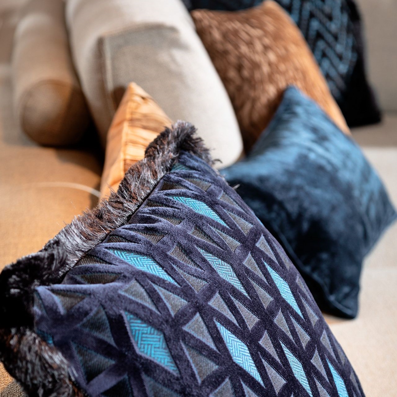 BARON | Cushion | 45x45 cm Insignia Blue | Blue | Hoii | With luxury inner cushion