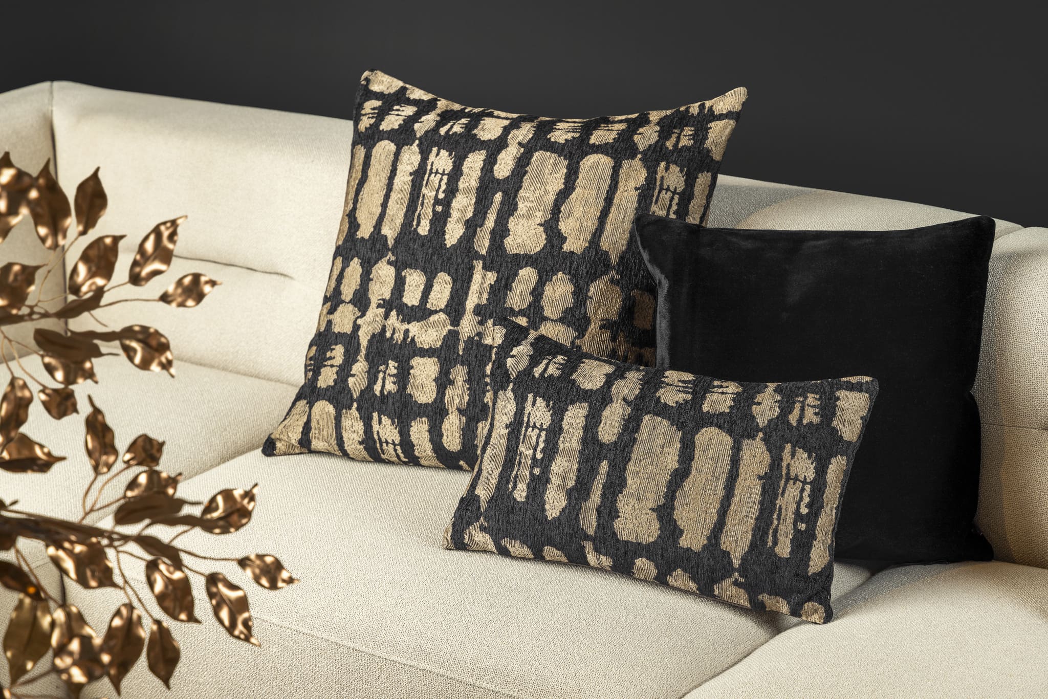 DELPHINE | Cushion 60x60 cm | Raven | Black | Hoii 