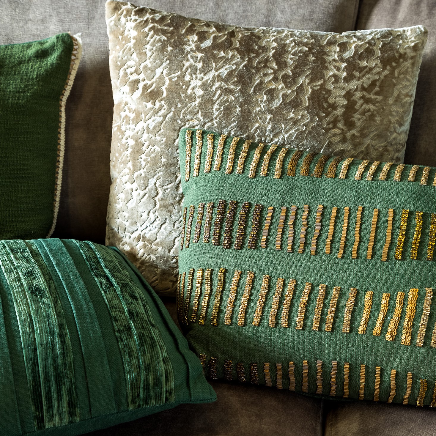 FREDERIQUE | Cushion |  40x60 cm Chive | Green |  Hoii I with GRS feather filling