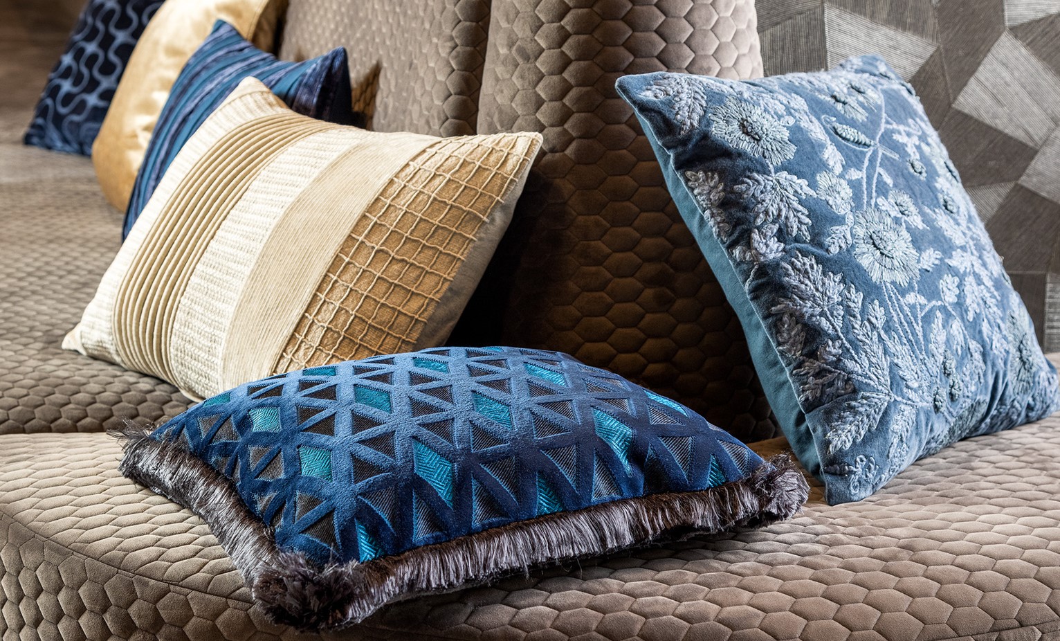 BARON | Sierkussen 45x45 cm | Insignia Blue | Blauw | Hoii | met duurzame kussenvulling