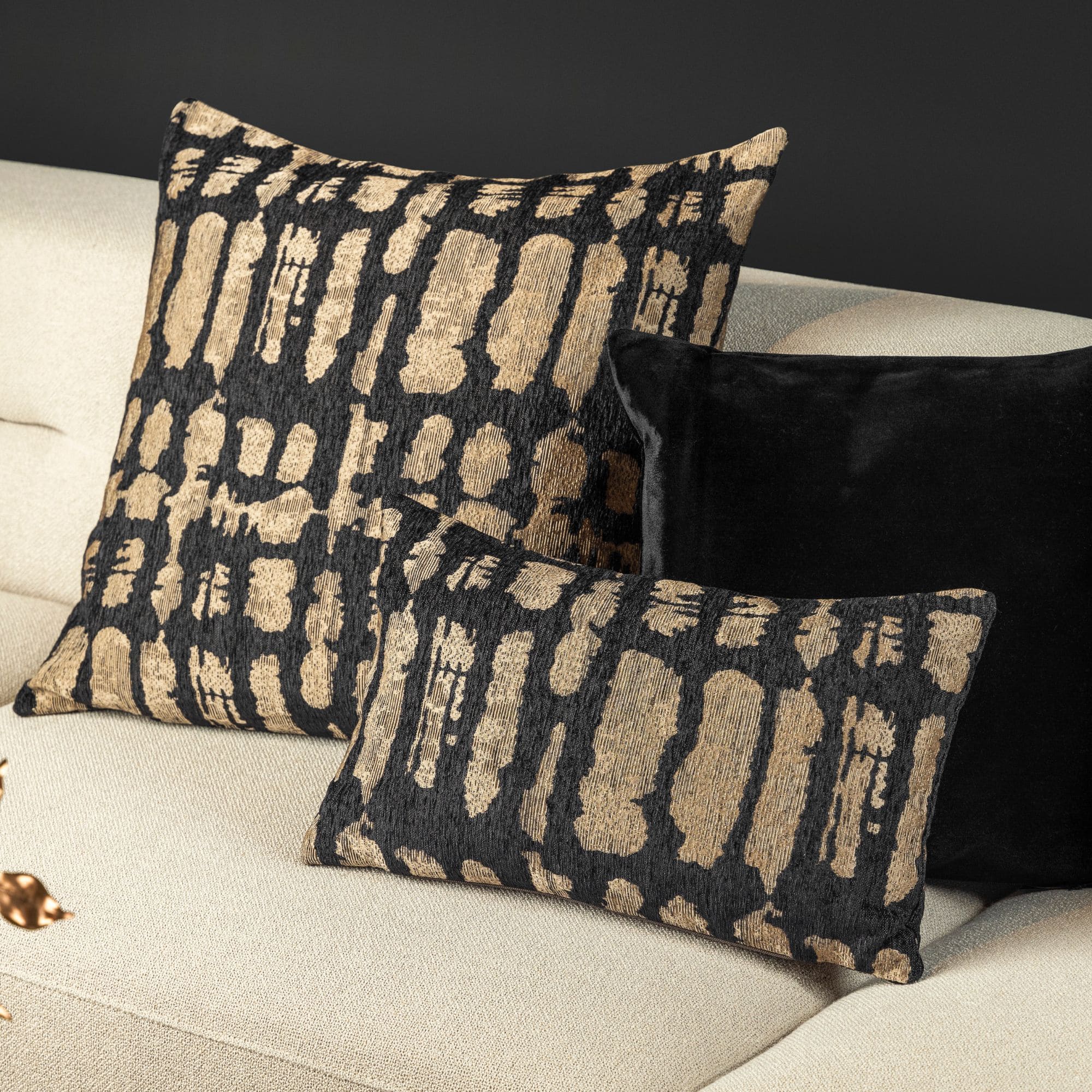 DELPHINE | Coussin 45x45 cm | Raven | Noir | Hoii