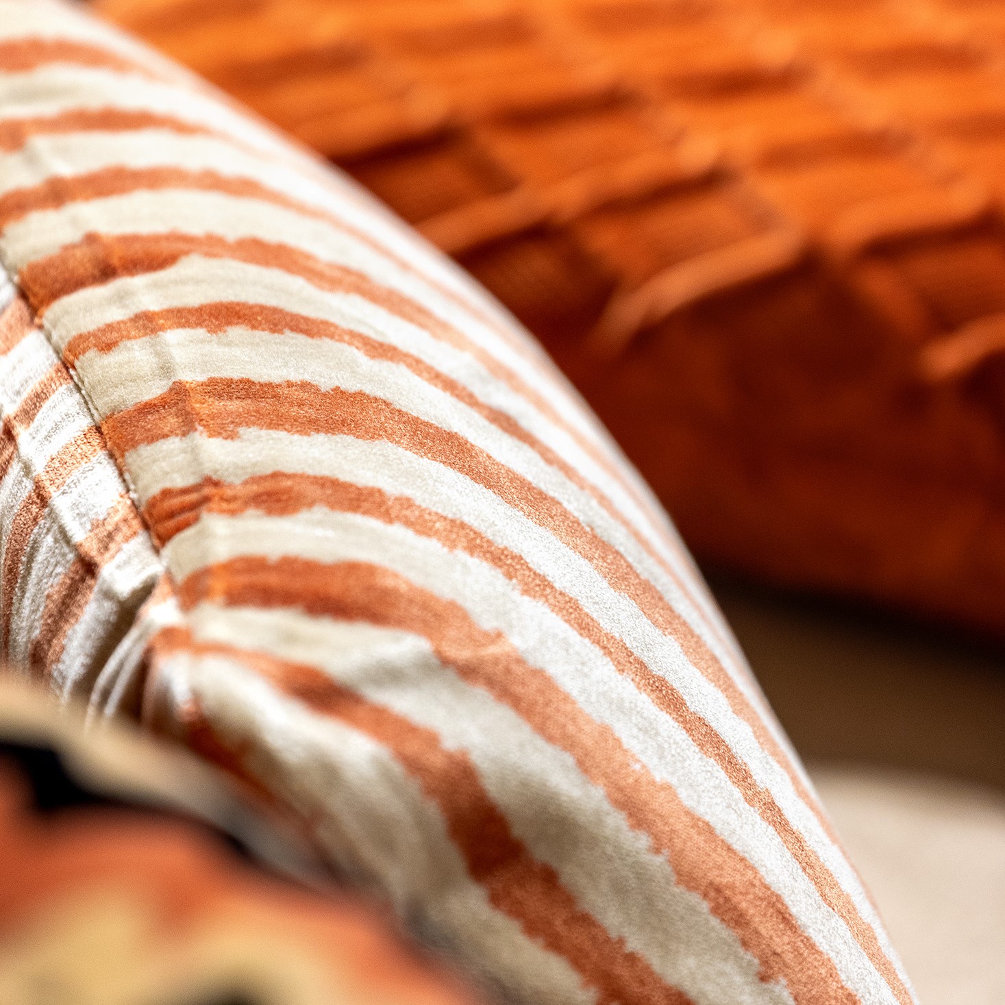 LORENZO | Cushion |45x45 cm Potters Clay | Orange | Velvet | Hoii |With luxury inner cushion
