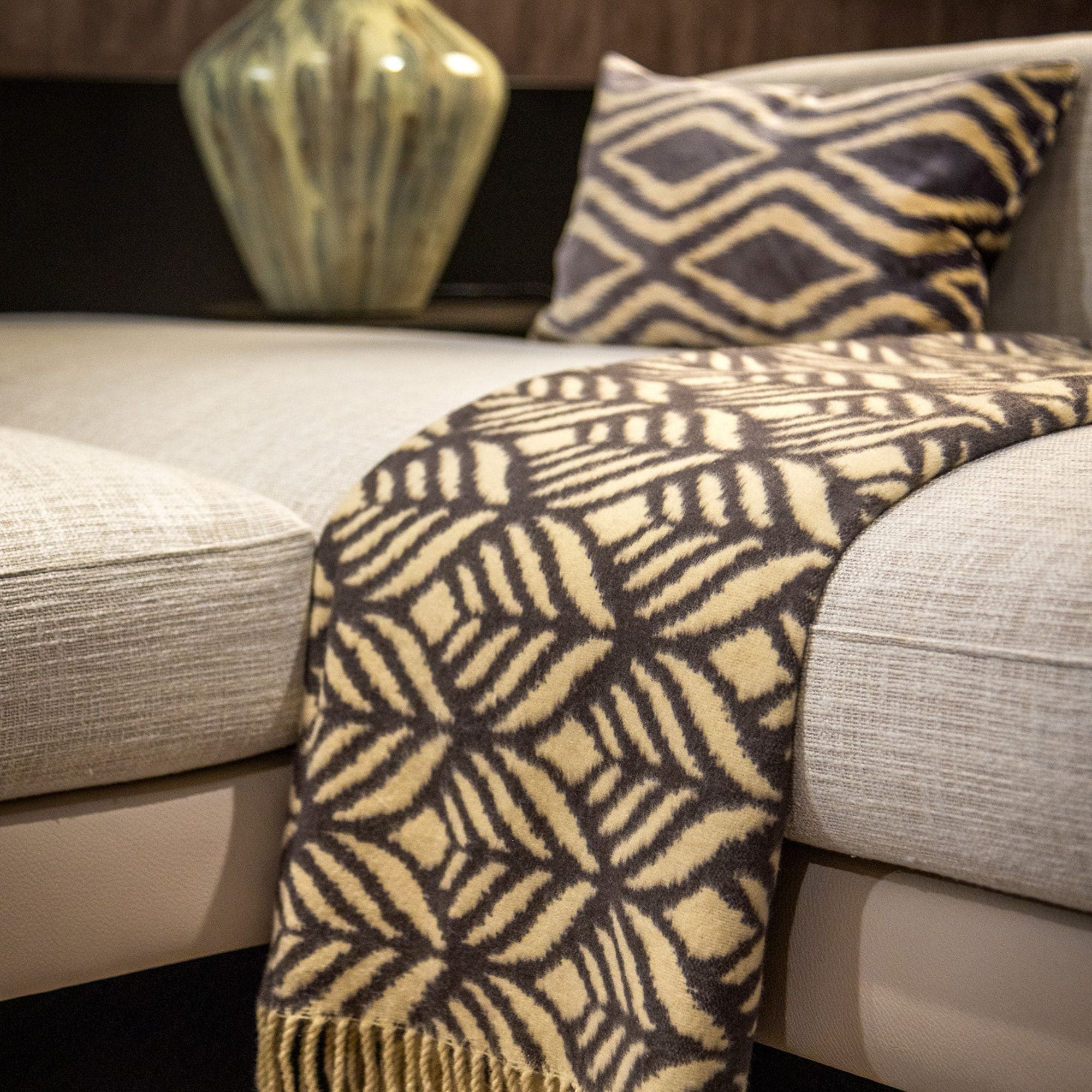 ALEXANDRA | Plaid 150x200 cm | Charcoal Gray | Anthracite | Hoii