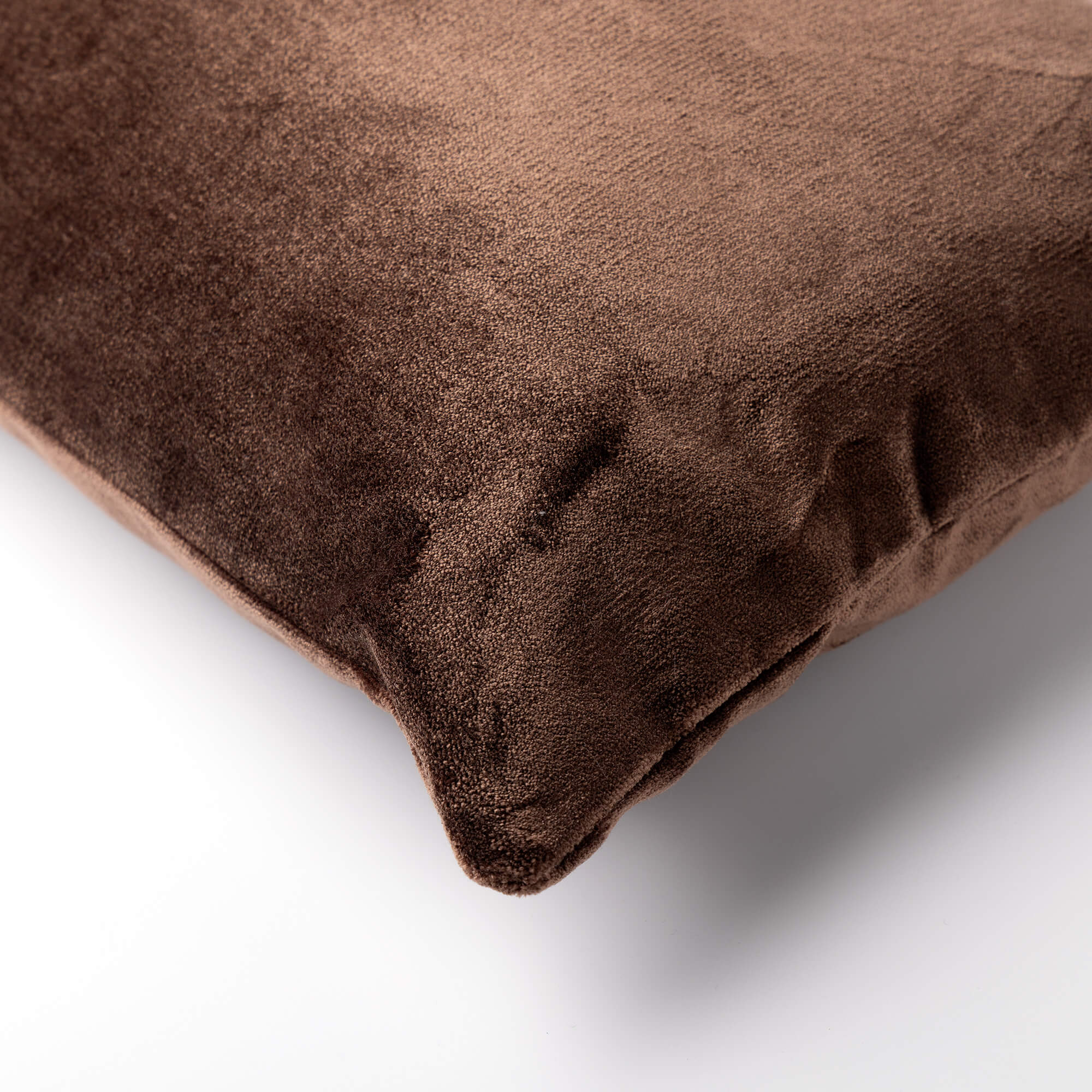 CELESTE | Sierkussen 45x45 cm | Chocolate Martini | Bruin | Hoii | met duurzame kussenvulling