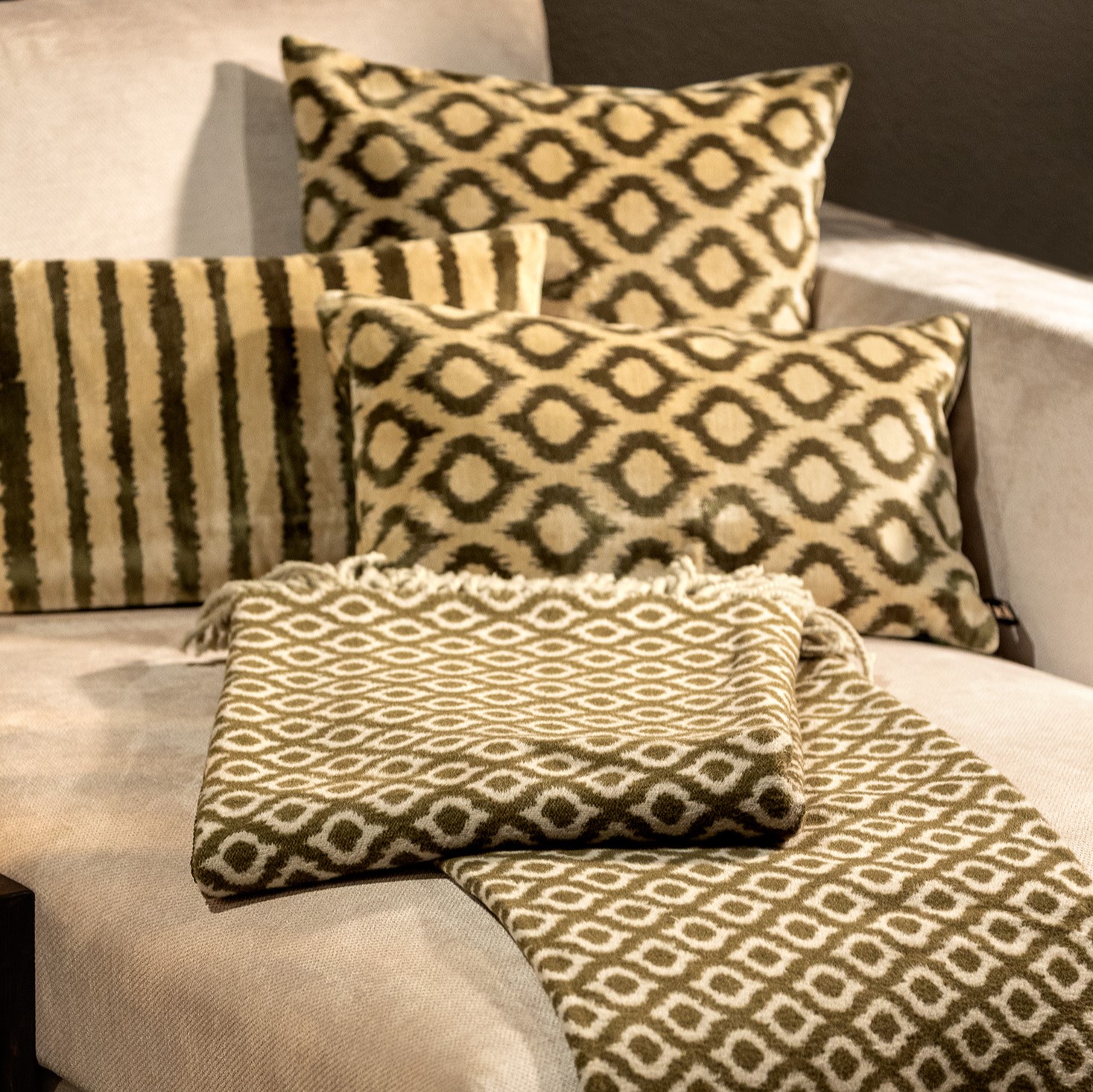 LORENZO | Cushion | 30x50 cm Military Olive | Green | Hoii | With luxury inner cushion