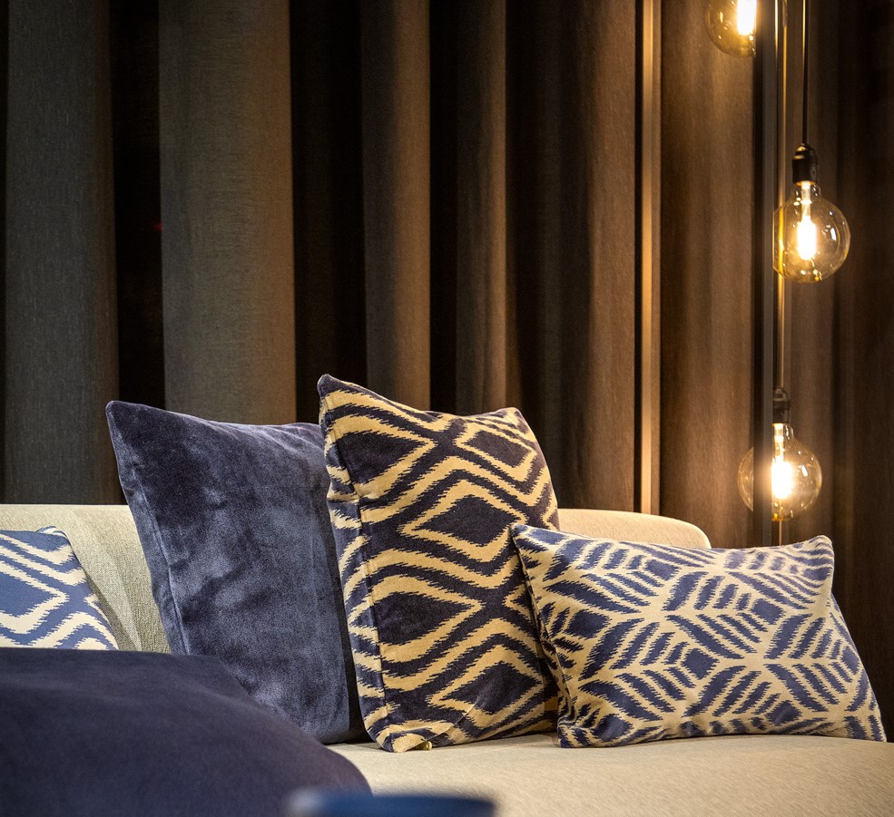 CELESTE | Sierkussen 45x45 cm | Insignia Blue | Blauw | Hoii | met duurzame kussenvulling