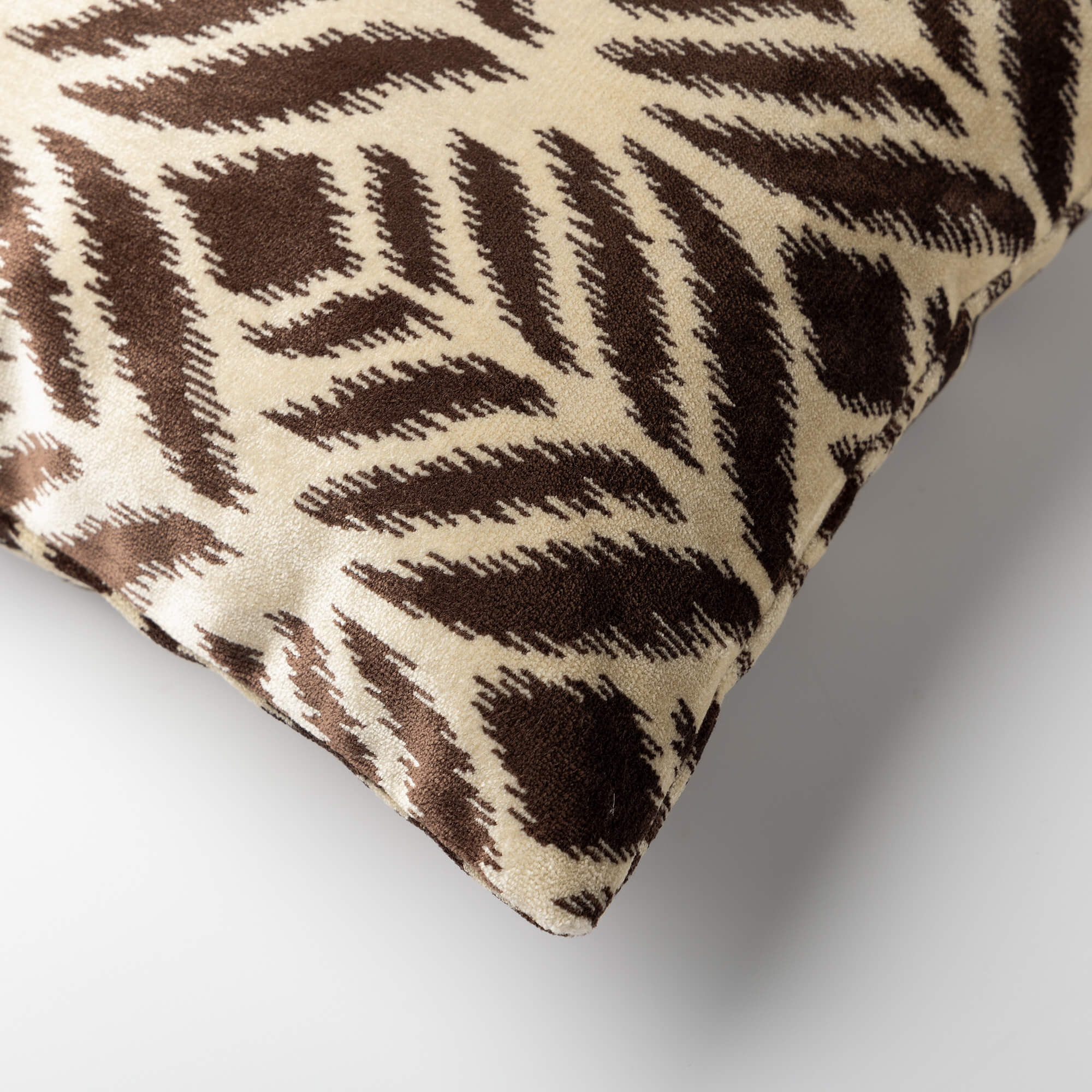 ALEXA | Sierkussen 45x45 cm | Chocolate Martini | Bruin | Hoii | met duurzame kussenvulling