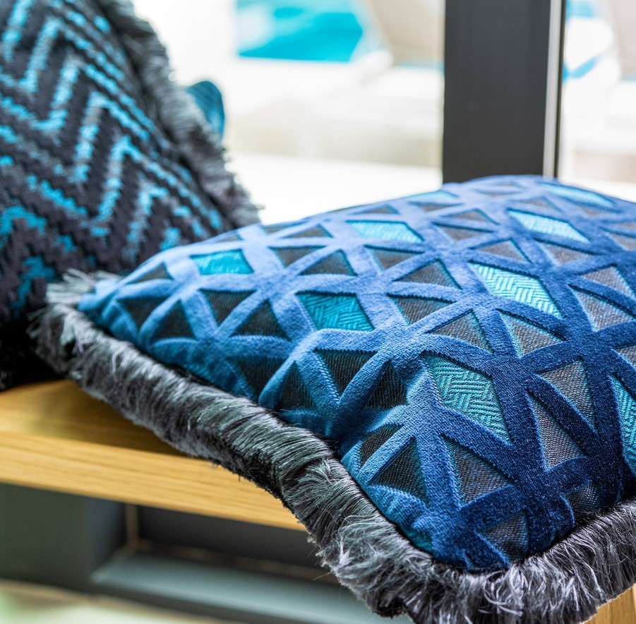 BARON | Sierkussen 45x45 cm | Insignia Blue | Blauw | Hoii | met duurzame kussenvulling